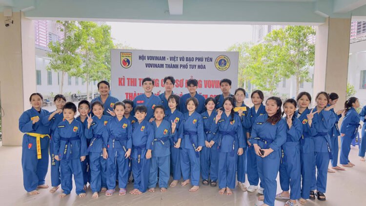CLB Vovinam TP Tuy Hòa - Hơn 100 võ sinh Vovinam đạt chuẩn nâng đai vovinam tuy hoa 2