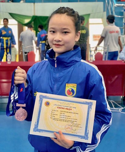 Cô gái vàng trong làng Vovinam Phú Yên hong duong