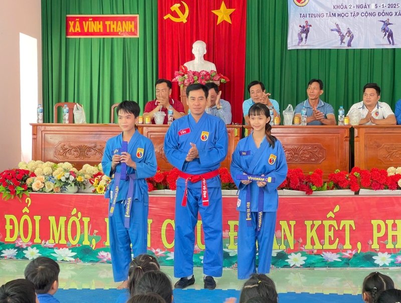 75 võ sinh Vovinam được thăng cấp đai sơ đẳng vovinam3