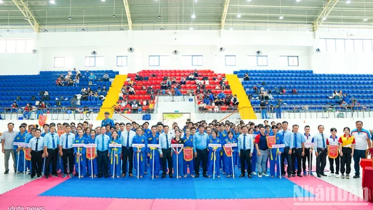 ndo br anh 2 quang canh khai mac 4422 1989.jpg
