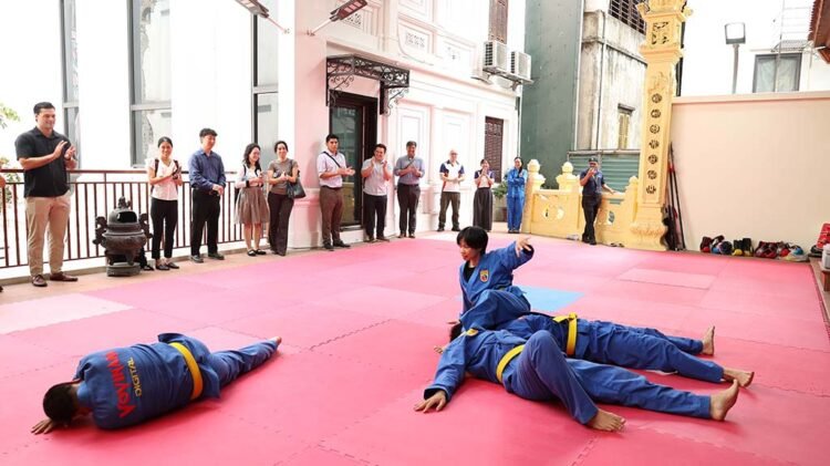 Đại học Hawaii (Hoa Kỳ) thăm và làm việc tại Công ty Cổ phần Vovinam Kỹ thuật số IMG 0905