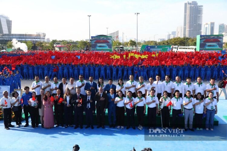 Vovinam lập kỷ lục thế giới: 60.000 võ sinh đồng diễn võ nhạc 1211222835ca493cf8b0a6e9e9 176446703 4089 6934 1764467049 1159