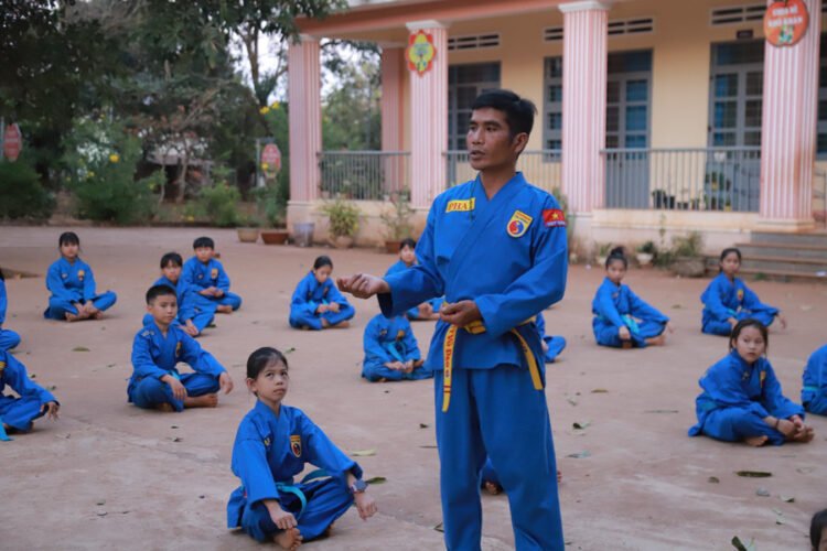 Thầy Siu Hồng Phát đã bền bỉ duy trì các lớp dạy Vovinam. Ảnh: Chu Hằng img 9058